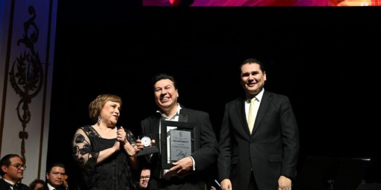 Clausuran con gran éxito el FAOT con la entrega de la medalla ‘Alfonso Ortiz Tirado’ y el reconocimiento al ‘Talento Joven’