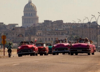 Restablece el magnate la ‘política dura’ contra Cuba