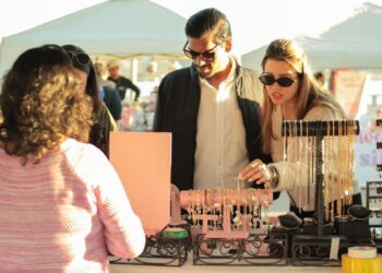 Realiza Ayuntamiento de Guaymas «Feria de emprendimiento» e instalación de «Módulo de adopción canina».