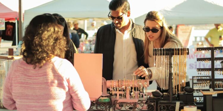 Realiza Ayuntamiento de Guaymas «Feria de emprendimiento» e instalación de «Módulo de adopción canina».