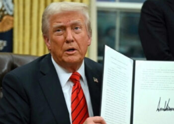 Trump firma decreto de aranceles al acero y aluminio