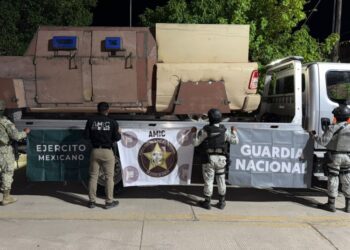 Aseguran dos vehículos con blindaje artesanal en cateo realizado en Pitiquito