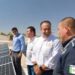 Equipa Toño Astiazarán con paneles solares comandancias del Poblado Miguel Alemán y Kino