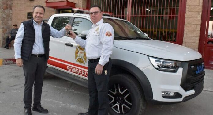 Apoya Toño Astiazarán con cuatro unidades nuevas a Bomberos de Hermosillo
