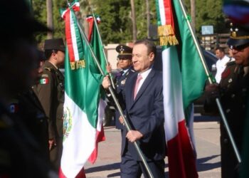 Encabeza Gobernador Durazo evento conmemorativo por el Día de la Bandera