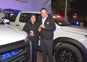 Equipa Antonio Astiazarán con 10 unidades eléctricas y un sistema fotovoltaico a la Comandancia Nuevo Hermosillo