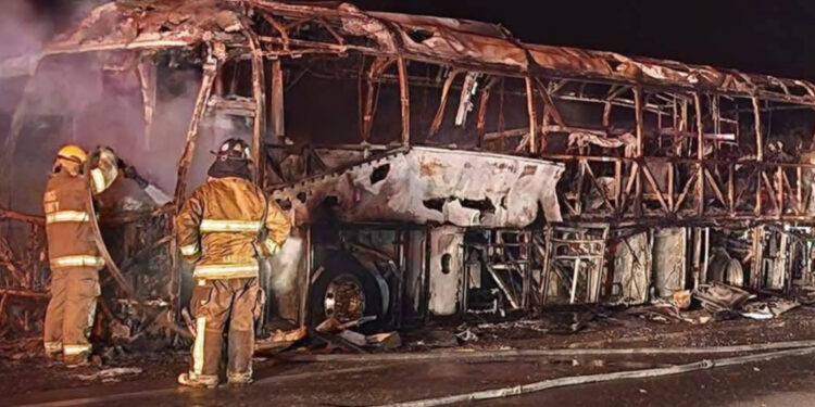 Salen ilesos pasajeros de TUFESA, tras incendio de autobús