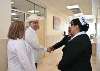 Logra Gobernador Durazo incremento del 30% al salario de médicos especialistas en Sonora