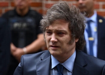 Llueven denuncias en Argentina por estafa de criptomoneda de Milei