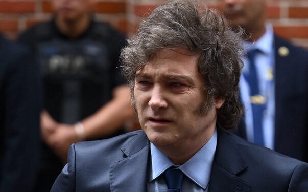 Llueven denuncias en Argentina por estafa de criptomoneda de Milei