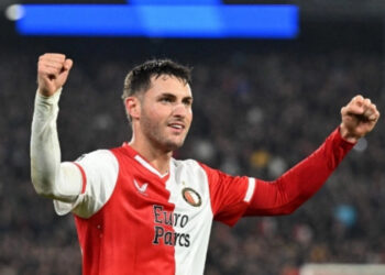 Milán hace oficial el fichaje de Santi Giménez