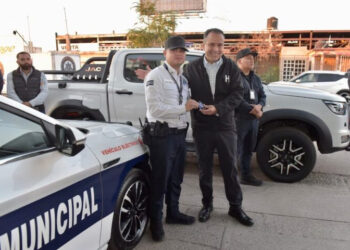 Entrega Antonio Astiazarán 10 patrullas eléctricas y sistema fotovoltaico en Comandancia Villa de Seris