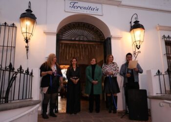 Inauguración de la exposición «Cantándonos la suerte» de Olga Hernández