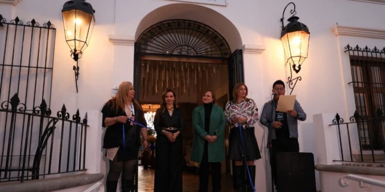 Inauguración de la exposición «Cantándonos la suerte» de Olga Hernández