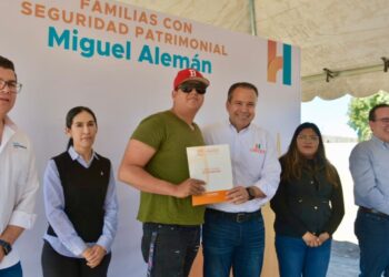 Asegura Toño Astiazarán patrimonio a 45 familias del Poblado Miguel Alemán