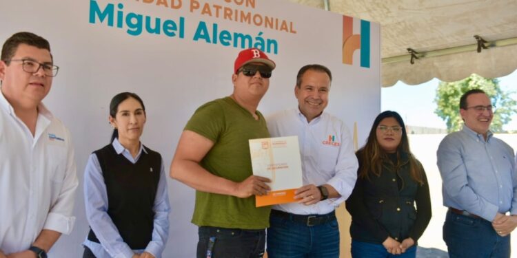 Asegura Toño Astiazarán patrimonio a 45 familias del Poblado Miguel Alemán