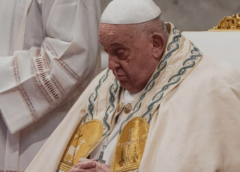 El papa Francisco sigue en «estado crítico» de salud, anuncia el Vaticano