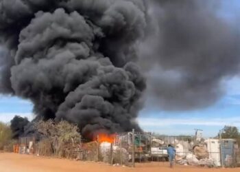 Hombres armados incendian recicladora en Hermosillo