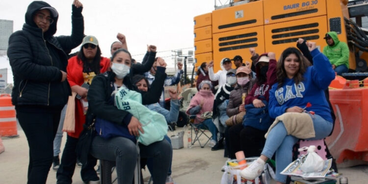 Protestan docentes de Zacatecas para exigir pago de becas