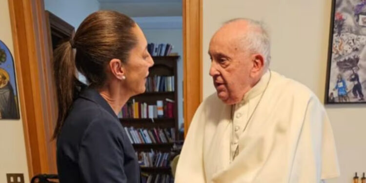Sheinbaum desea ‘pronta recuperación’ del Papa Francisco; lo califica de ‘gran humanista’