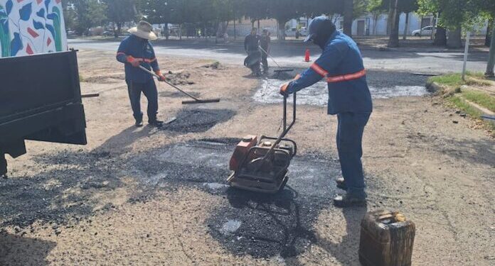 Refuerza Ayuntamiento de Hermosillo reparación de calles con el programa “Un Día en Tu Colonia”