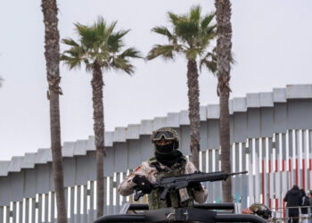Militares y Guardias Nacionales se trasladan de  a la frontera norte
