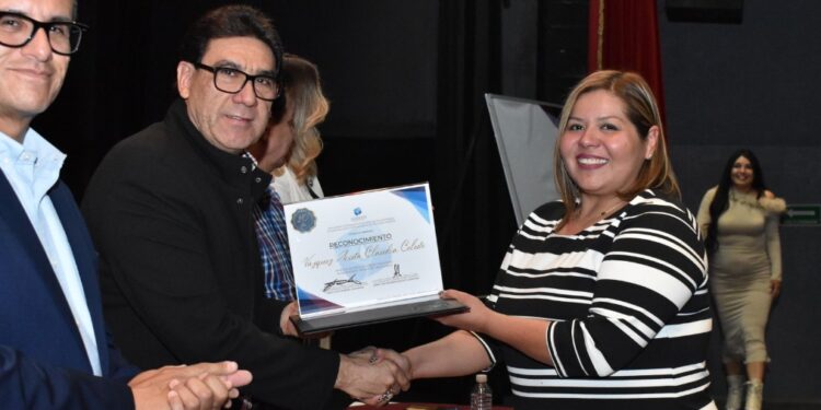 Reconocen por antigüedad a 51 trabajadores de Oomapas