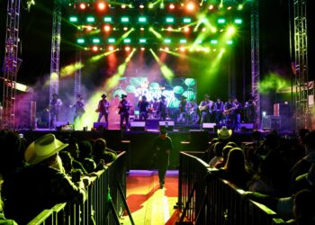 Con gran ambiente, avanza el tercer desfile de carros alegóricos y comparsas Carnaval Guaymas 2025 ¡La fiesta es nuestra!