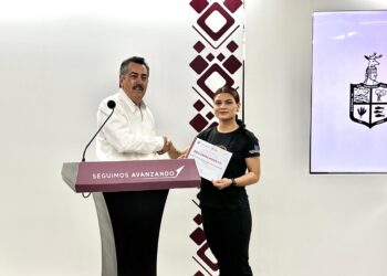 Reconoce Javier Lamarque el Talento de Campeones Cajemenses en BOXEO