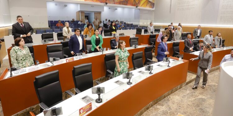 Aprueba Congreso de Sonora revocación de mandato de regidora y envía reformas a comisiones para su análisis