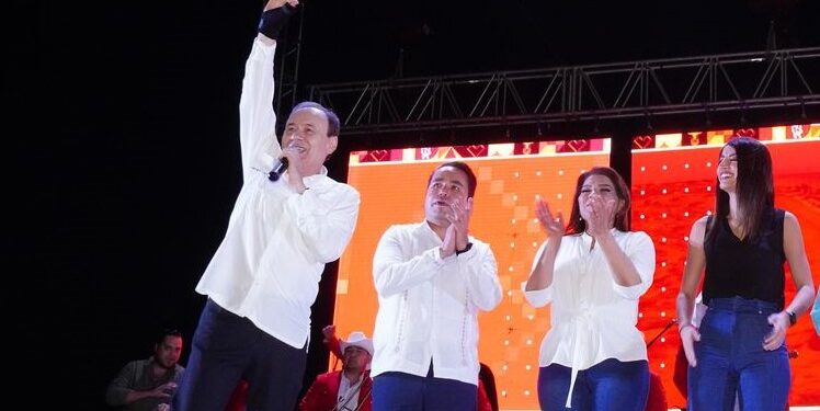 Celebra Gobernador Durazo exitosa inauguración del Malecón de Huatabampito ante 10 mil asistentes y saldo blanco