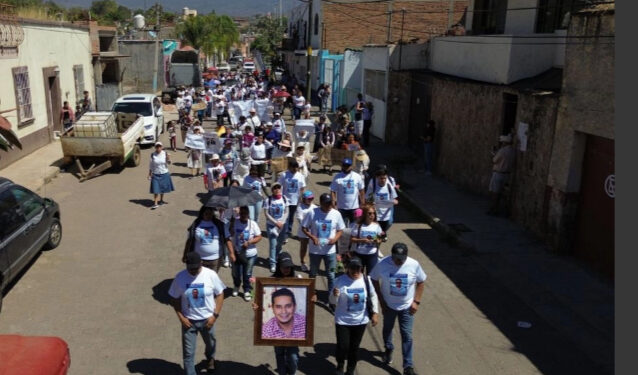 Colectivos marchan en Teuchitlán en repudio a los hallazgos del rancho Izaguirre
