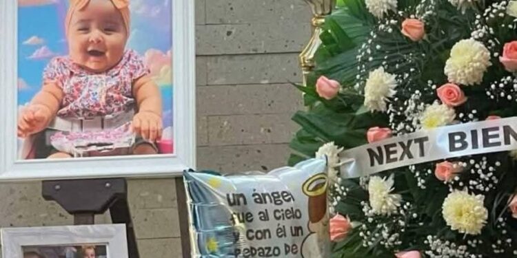 Familiares despidieron a Ana Karen, la niña de 6 meses que fue olvidada por su padre en el carro y perdio la vida. 