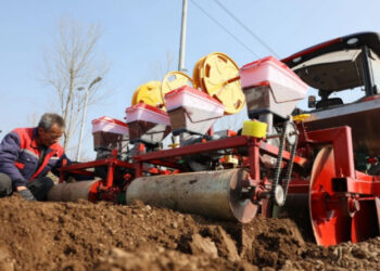 China impone aranceles de represalia a productos de Canadá