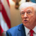 Trump anuncia aranceles de 25% contra países que compren petróleo y gas a Venezuela