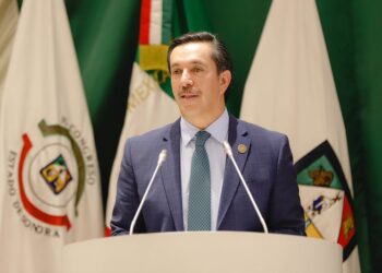 Impulsa Diputado David Figueroa la creación del Diputado Migrante