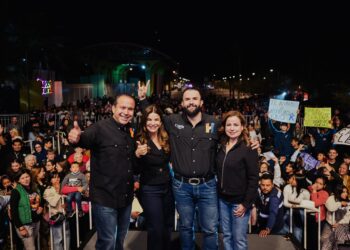 Reconocen Toño Astiazarán y Patty Ruibal a Carín León por apoyo a Misión Solar 2025