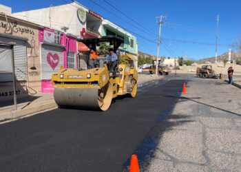 Refuerza Gobierno de Hermosillo mantenimiento de calles en el bulevar Las Lomas