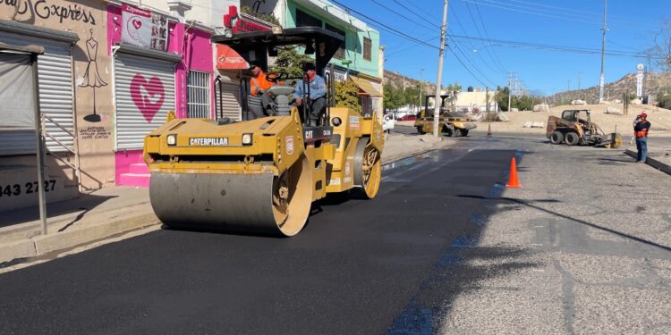 Refuerza Gobierno de Hermosillo mantenimiento de calles en el bulevar Las Lomas