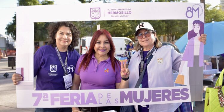 Participan 120 emprendedoras en Feria de las Mujeres