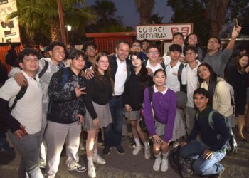 Entrega Toño Astiazarán tramo de Camina Segura en Cobach Reforma