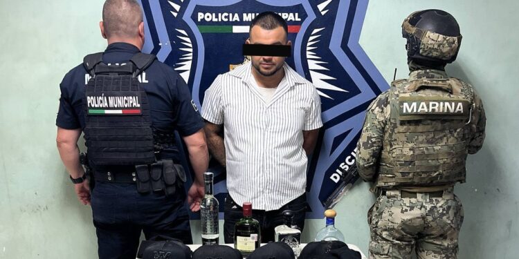 Detiene SSPM y MARINA a dos por robo a comercio en Cajeme