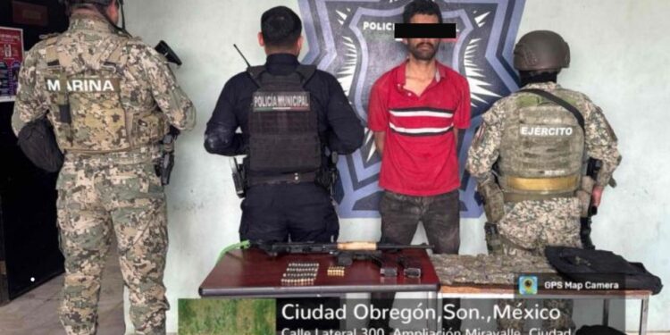 Detiene SSPM, MARINA y Defensa a persona con armas y drogas en Cajeme