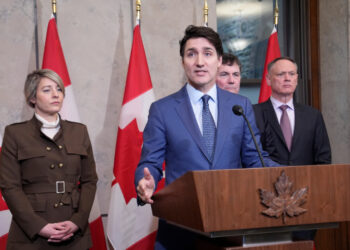 Anuncia Trudeau imposición de aranceles de 25% a EU; urge a evitar guerra comercial