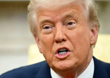 Trump dice que «no cederá en absoluto» en su política arancelaria