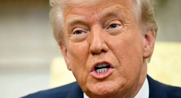 Trump dice que «no cederá en absoluto» en su política arancelaria
