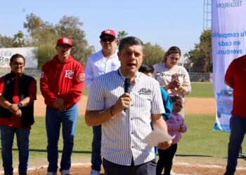 Inaugura alcalde ‘Beto’ Vázquez Liga de Béisbol Chevron Clemente Grijalva