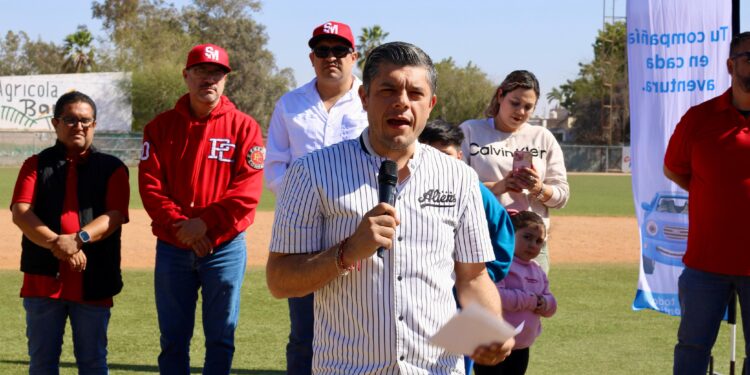 Inaugura alcalde ‘Beto’ Vázquez Liga de Béisbol Chevron Clemente Grijalva