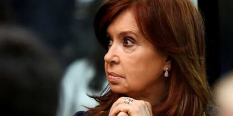 Sanciona EU a ex mandataria de Argentina Fernández de Kirchner e hijos