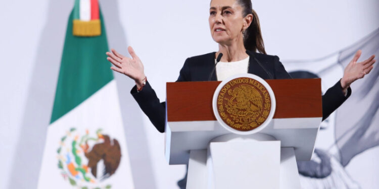 Envío a EU de 29 ‘narcos’ no fue para tener “contento” a Trump: Sheinbaum